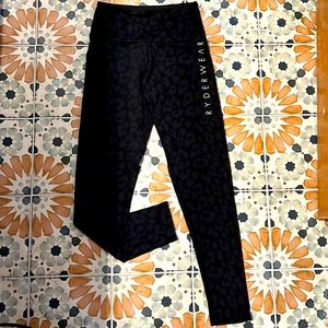 Ryderwear Instinct Scrunch Bum leggings Size S - great compression & flattering